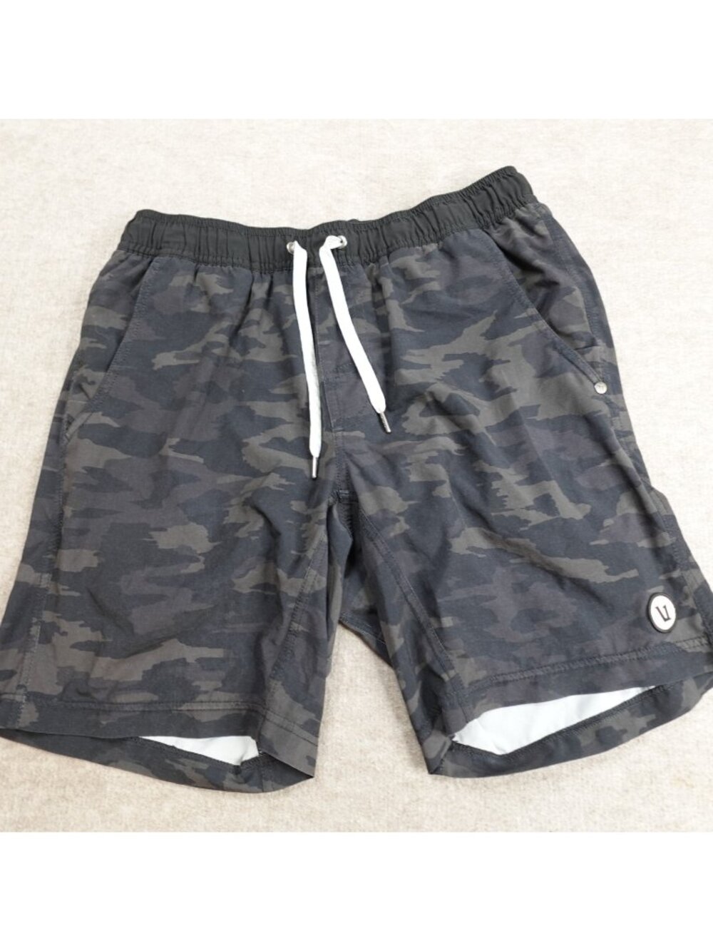 Vuori Mens Shorts Small Gray Camo Camouflage Drawstring Lined 7.5" in Kore